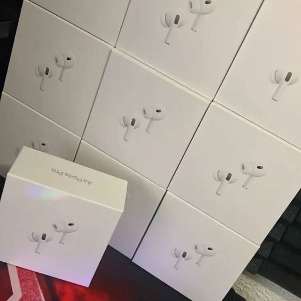 Apple AirPods Pro in Classic White